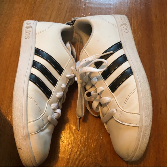 Adidas court shoes - Picture 2 of 7